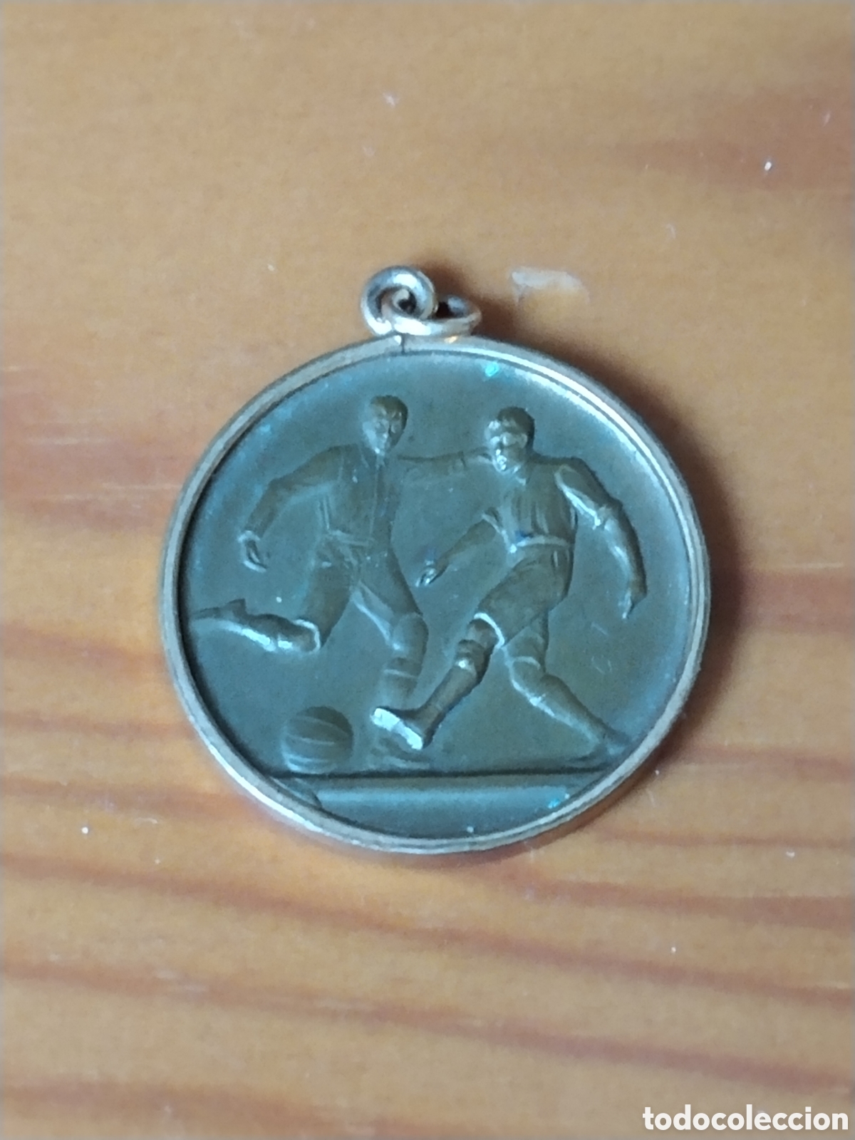 Militaria: Medalla militar artiller&iacute;a futbol a&ntilde;os 20.parque artiller&iacute;a.alfonso XIII.futbolista.deporte.guerra d