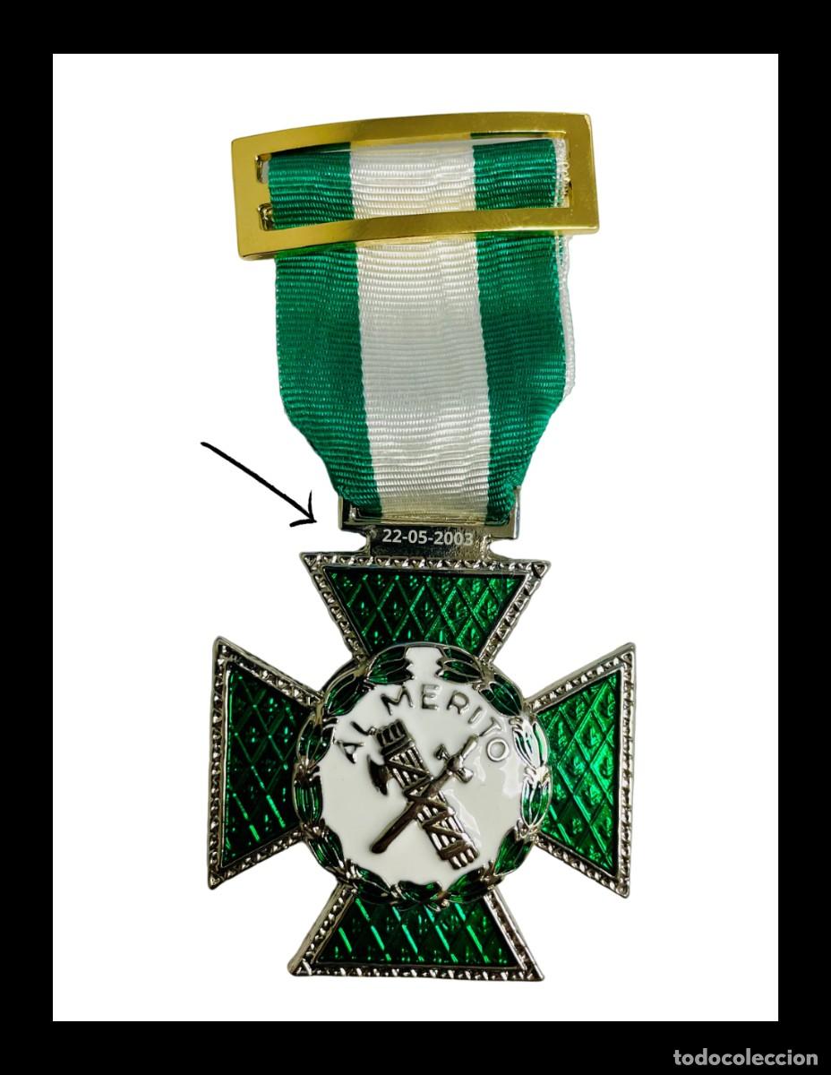 Militaria: Medalla Cruz al M&eacute;rito Guardia Civil Distintivo Blanco