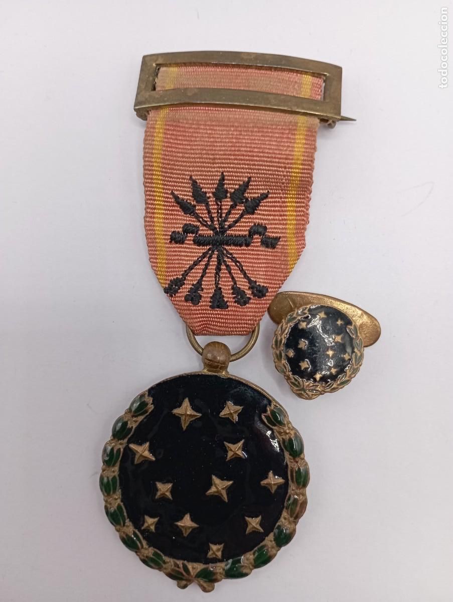 Militaria: Medalla de la Vieja Guardia. 1936. Falange. Con miniatura.