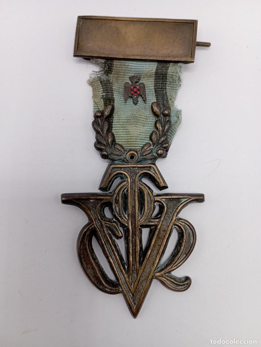 Militaria: Medalla del Sindicato Espa&ntilde;ol Universitario (SEU), Falange.