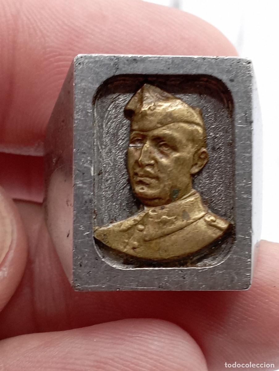 Military Antiques: Anillo con silueta de Franco o Queipo de Llano. Guerra Civil.