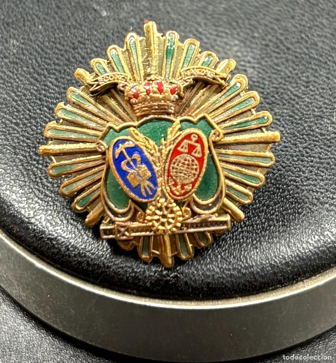 Militaria: Insigina Pin de Censores Jurados de cuentas de econom&iacute;a y finanzas