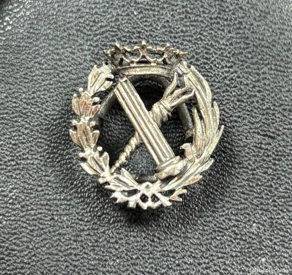 Militaria: antigua insignia de solapa de Filosof&iacute;a y Letras en plata