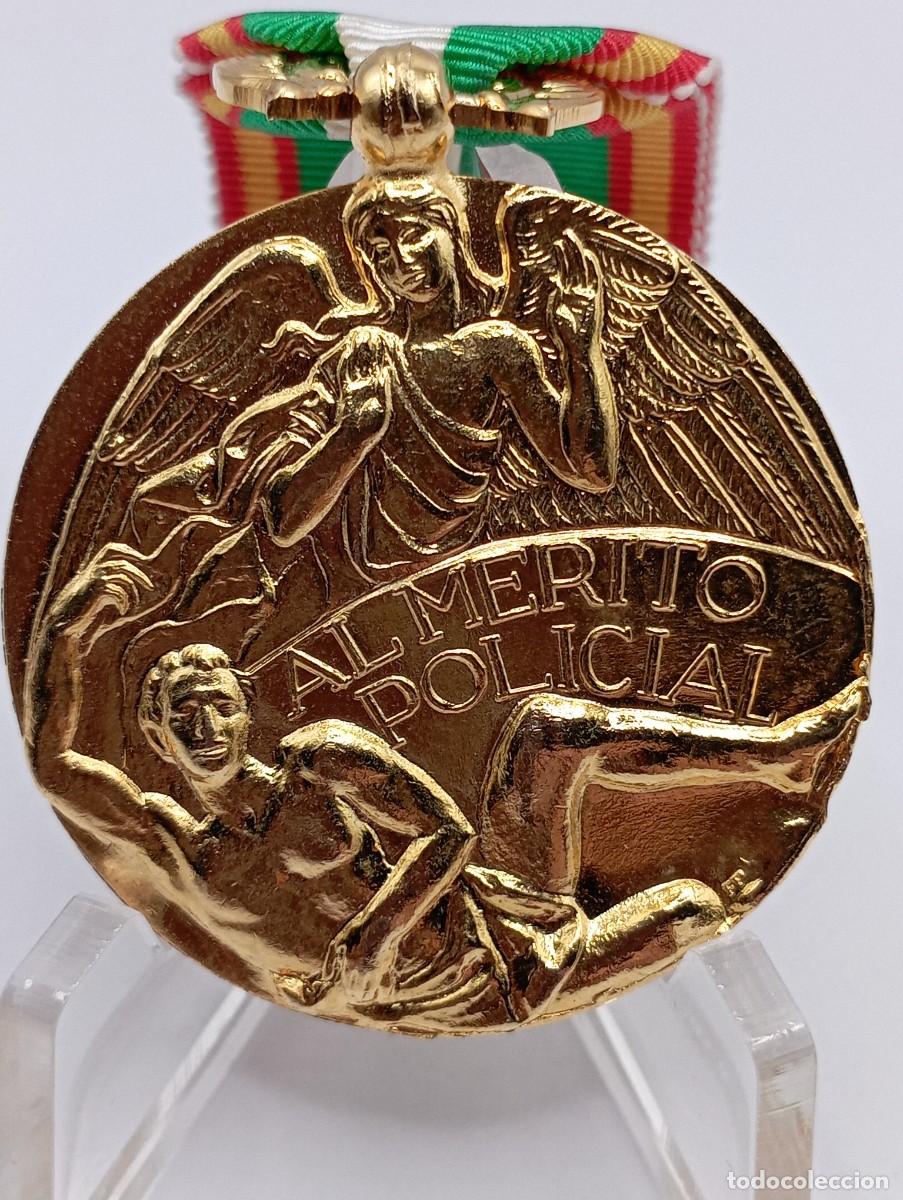 Militaria: Dif&iacute;cil Medalla de Oro al M&eacute;rito Policial.
