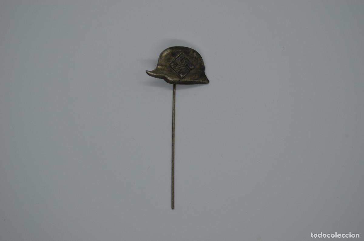 Militaria: WWII THE GERMAN MINIATURE STAHLHELM