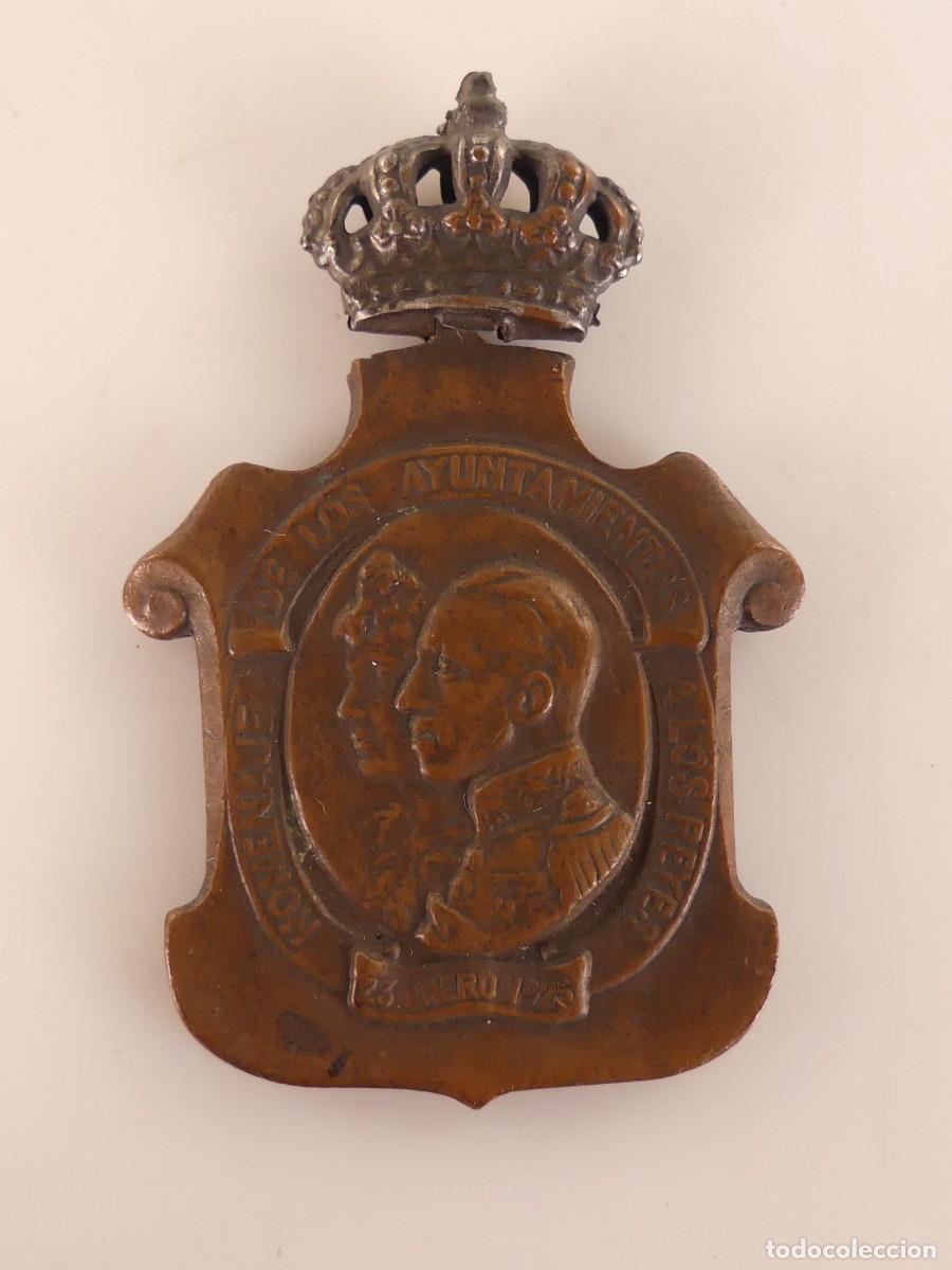 Militaria: ANTIGUA MEDALLA - HOMENAJE DE LOS AYUNTAMIENTOS A LOS REYES - 23 DE ENERO 1925