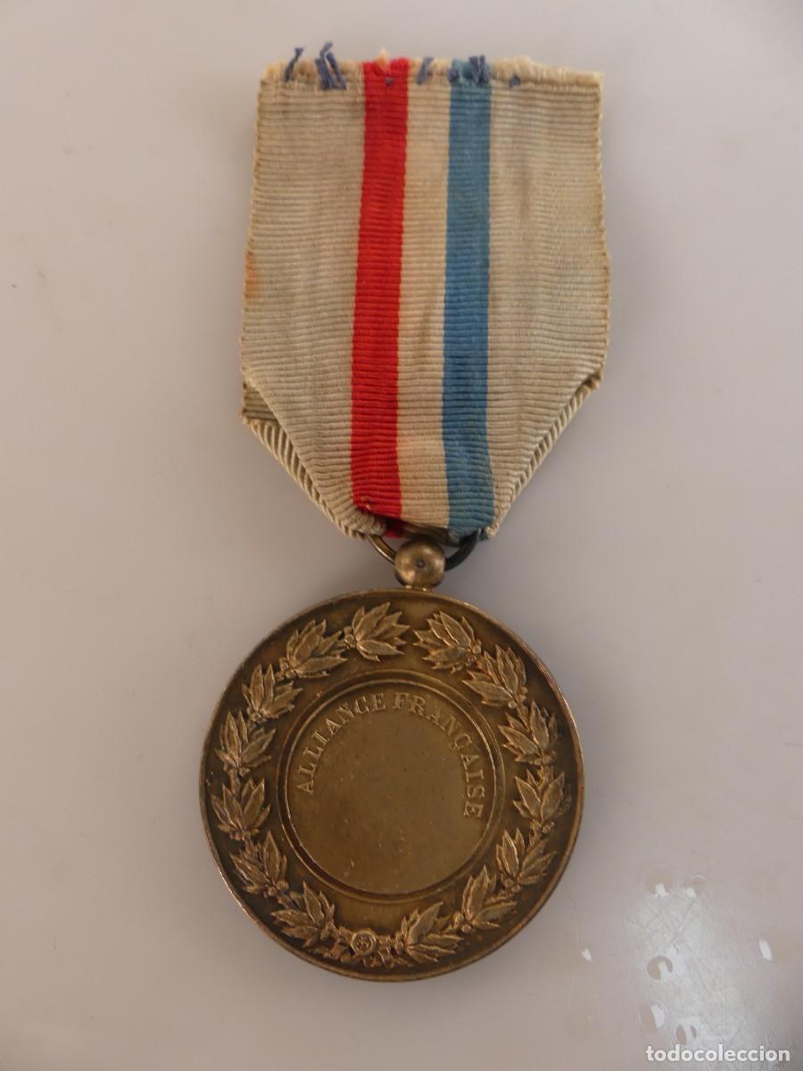 Militaria: ANTIGUA MEDALLA &ndash; ALLIANCE FRANCAISE