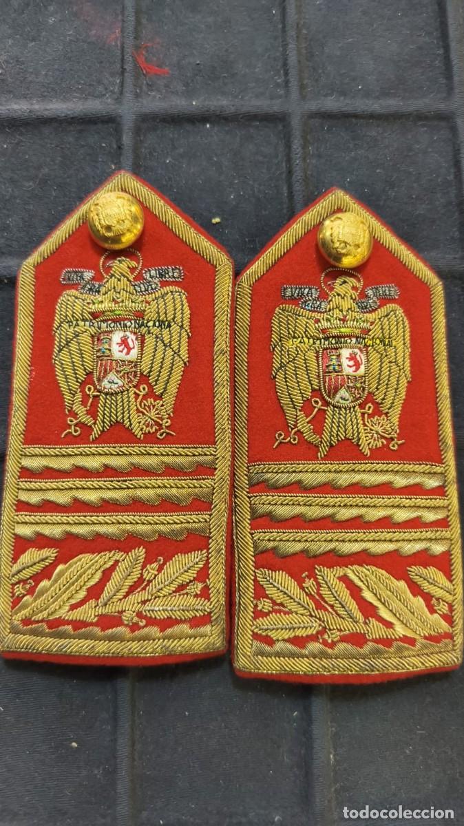 Militaria: Hombreras de ministerio de Exteriores