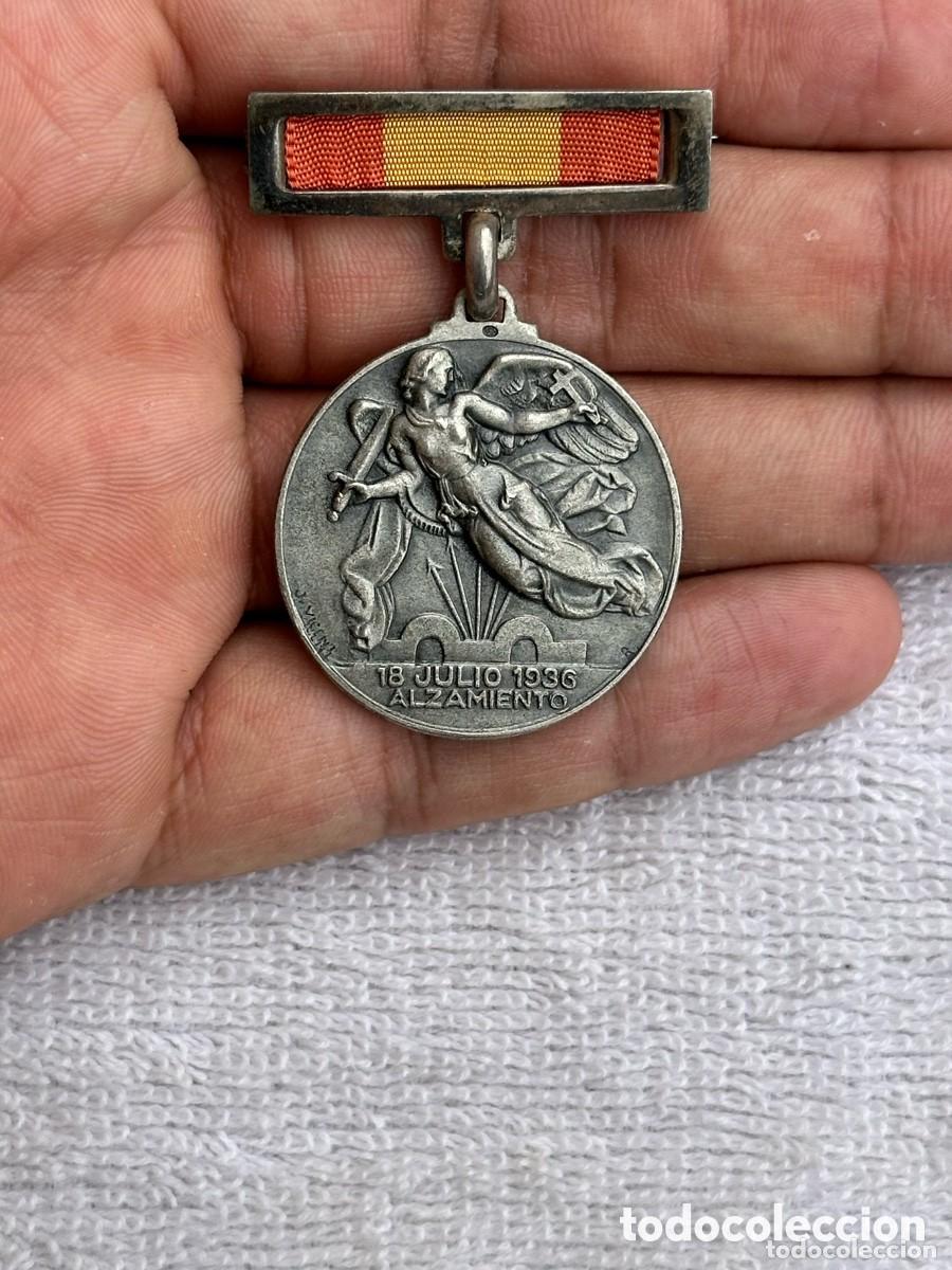 Militaria: MEDALLA ALZAMIENTO Y VICTORIA EN PLATA CON CONTRASTE GUERRA CIVIL