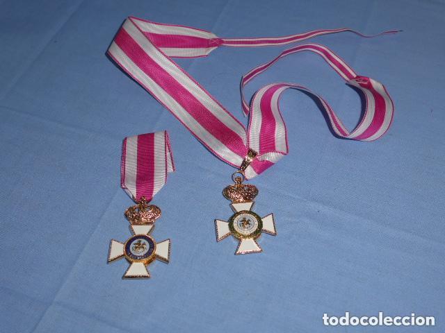 Militaria: Lote de 2 medalla de la Orden de San hermenegildo, una de cuello. Originales