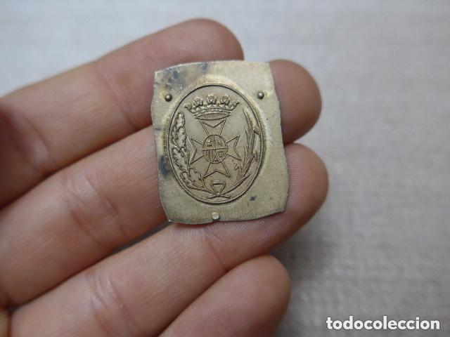 Militaria: Antigua medalla en miniatura espa&ntilde;ola, sanidad militar