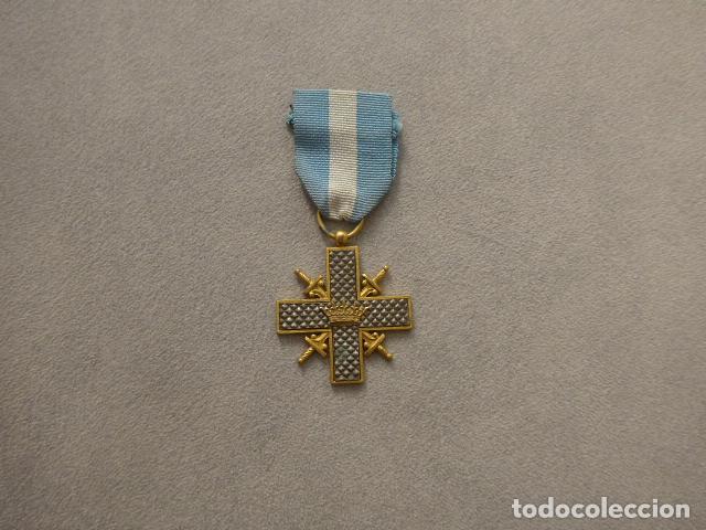 Militaria: Antigua medalla original de la Cruz de Guerra con espadas, Guerra civil, Division Azul.