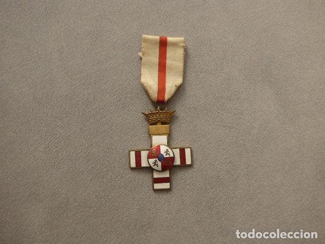 Militaria: Antigua medalla al merito militar blanco pensionado franquista, original, epoca de Franco