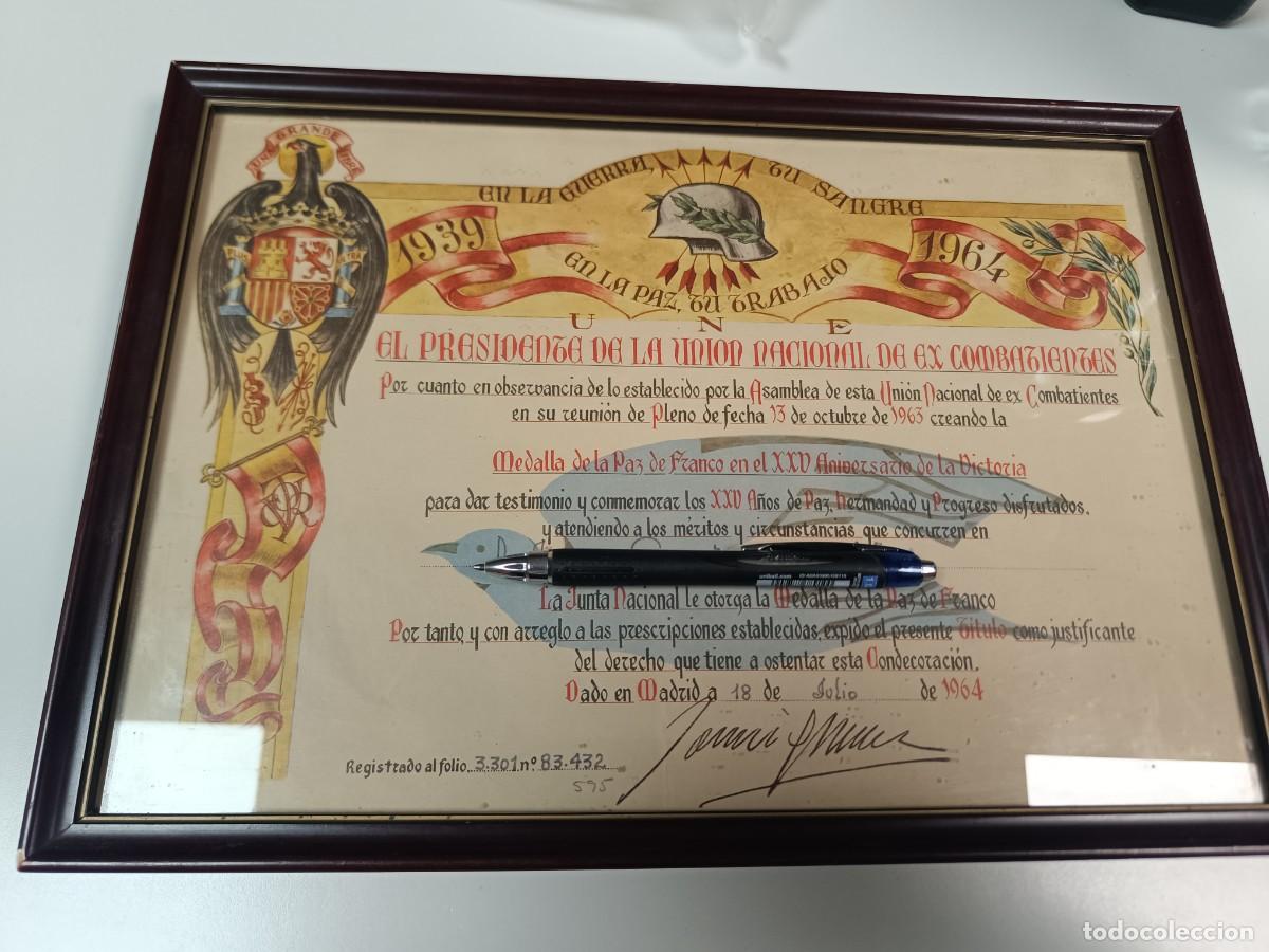 Militaria: CUADRO CON DIPLOMA, ENTREGA MEDALLA A EXCOMBATIENTES DE XXV A&Ntilde;OS DE PAZ, ANIVERSARIO DE LA VICTORIA
