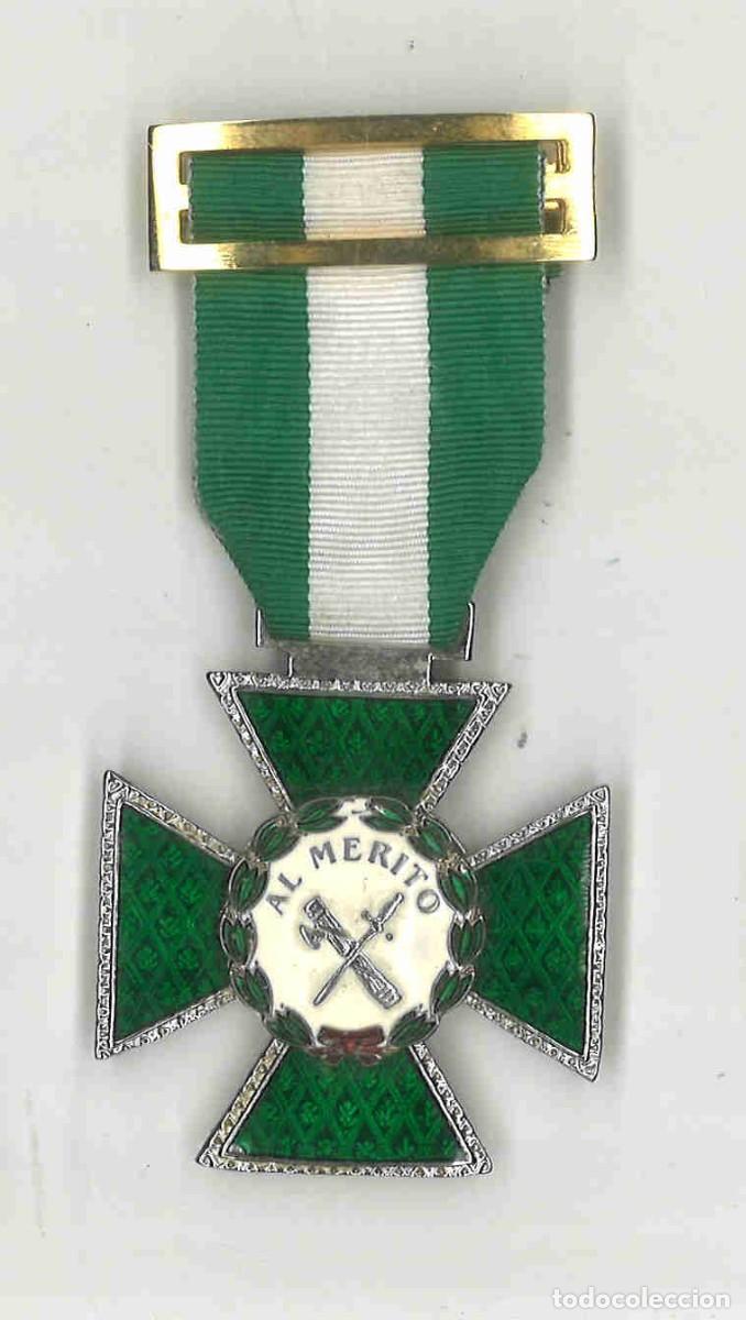 Militaria: Guardia Civil. Medalla al m&eacute;rito