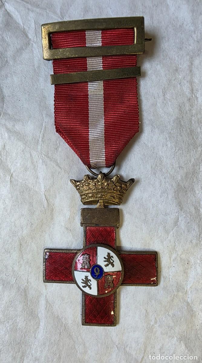 Militaria: Medalla al m&eacute;rito militar rojo con pasador de repetici&oacute;n, unifacial