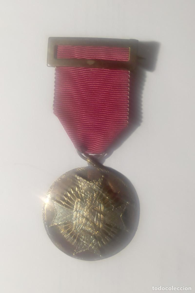 Militaria: Medalla Ministerio Educaci&oacute;n a&ntilde;os 60 (Espa&ntilde;a)