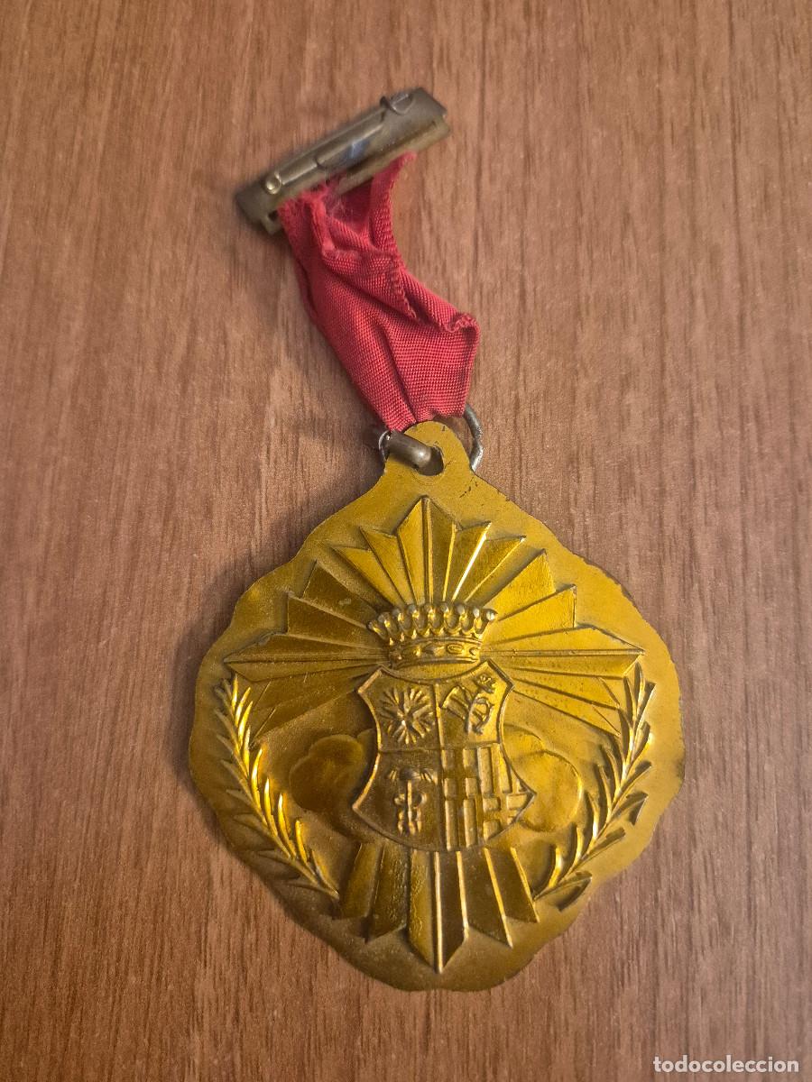 Militaria: ANTIGUA MEDALLA ESCUDO BARCELONA. 1972 - 1973.