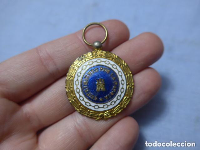 Militaria: Antigua medalla sufrimiento por la patria de guerra civil, original.