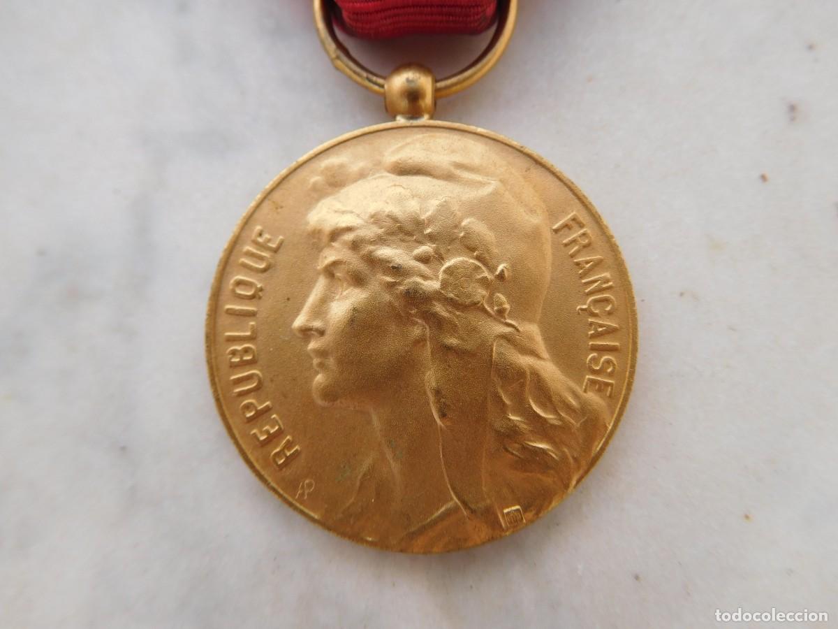 Militaria: Francia. Medalla de comercio trabajo e industria 1961