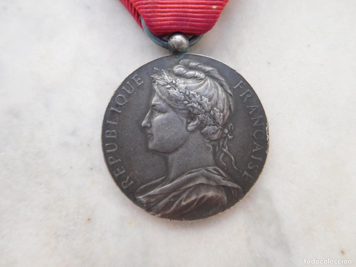 Militaria: Francia. Medalla del ministerio de comercio e industria 1911