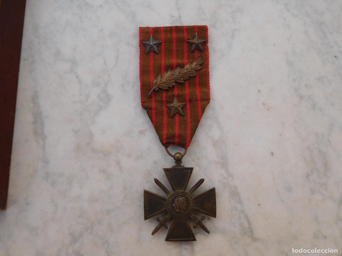 Militaria: Francia. Cruz de guerra de 1915 con palma de bronce, 2 estrellas de bronce y 1 de plata WW1