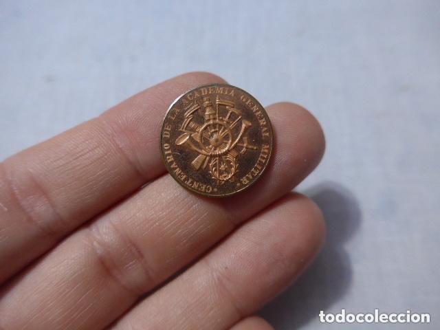 Militaria: Antigua medalla del centenario de la Academia General Militar, original. Zaragoza 1982.
