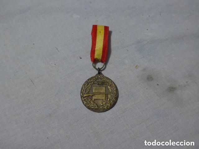 Militaria: Antigua medalla del 2o premio del tiro de 1963, original.
