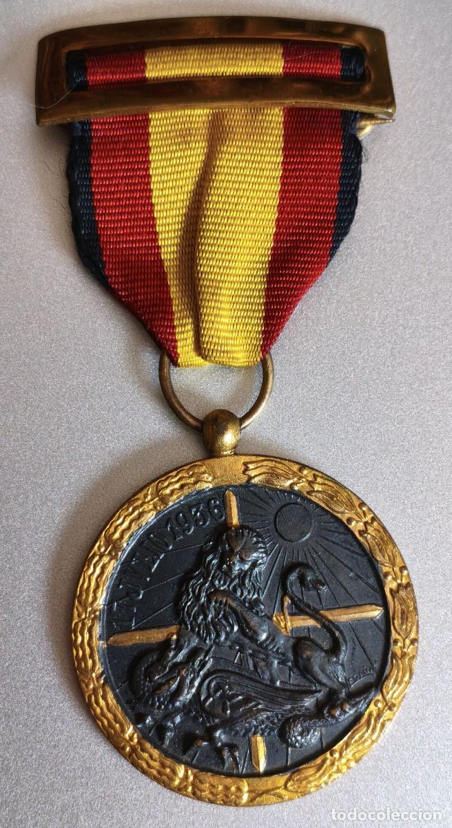 Militaria: Medalla de la Campa&ntilde;a. 1936-1939. Con cinta de vanguardia.