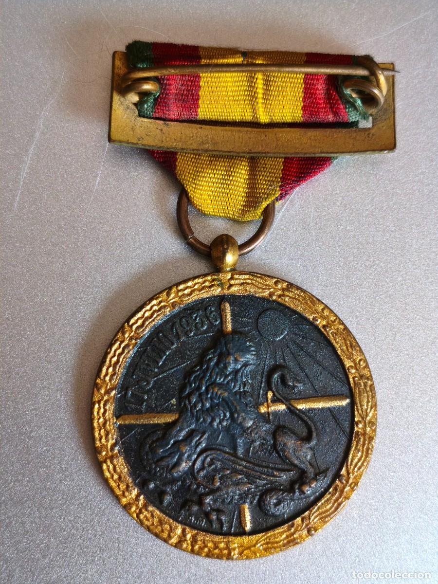 Militaria: Medalla de la Campa&ntilde;a. 1936-1939. Con cinta de retaguardia.