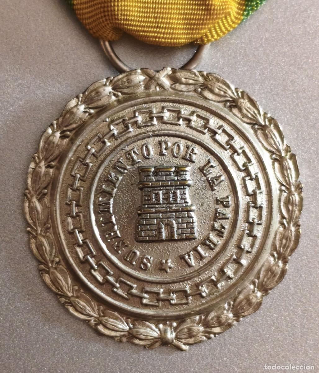 Militaria: Medalla de Sufrimientos por la Patria. Aspa de herido.