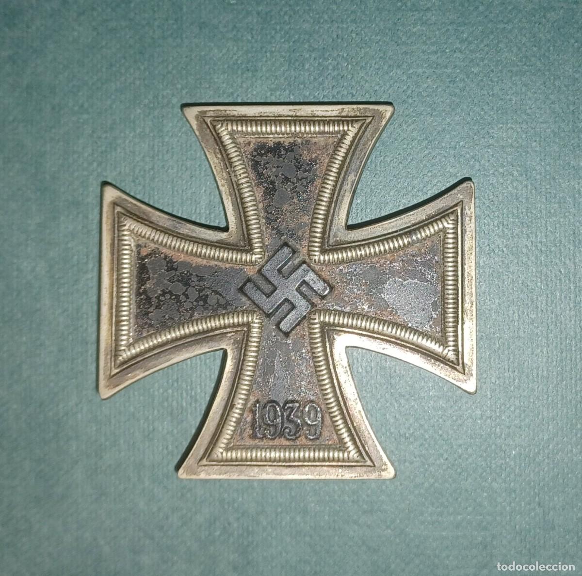 Militaria: Curiosa Cruz de Hierro WWII, con graffiti en su reverso.