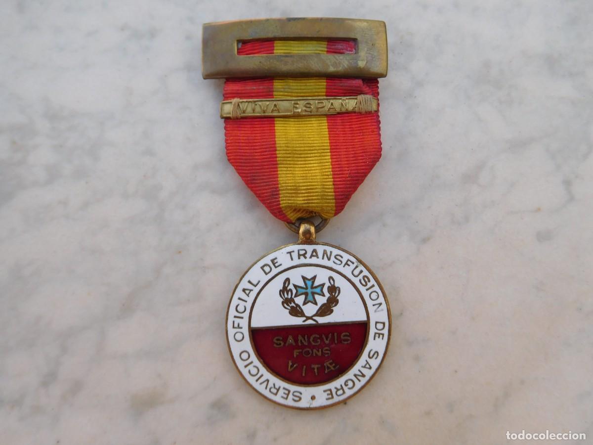 Militaria: Medalla del servicio oficial de transfusi&oacute;n de sangre en la guerra civil espa&ntilde;ola