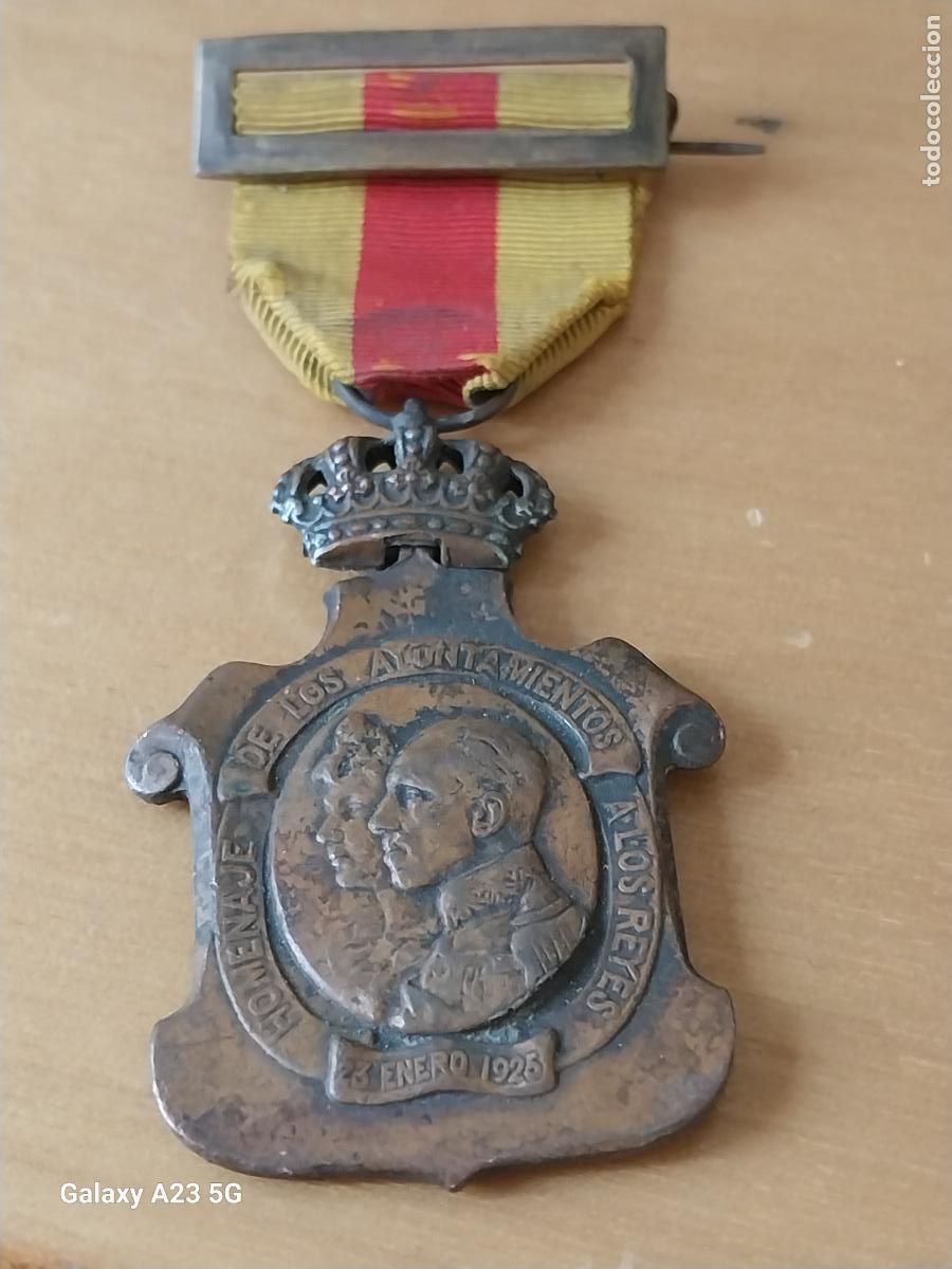 Militaria: MEDALLA 1925 HOMENAJE DE LOS AYUNTAMIENTOS A LOS REYES ALFONSO XIII 5.5CMS ALTO ORIGINAL