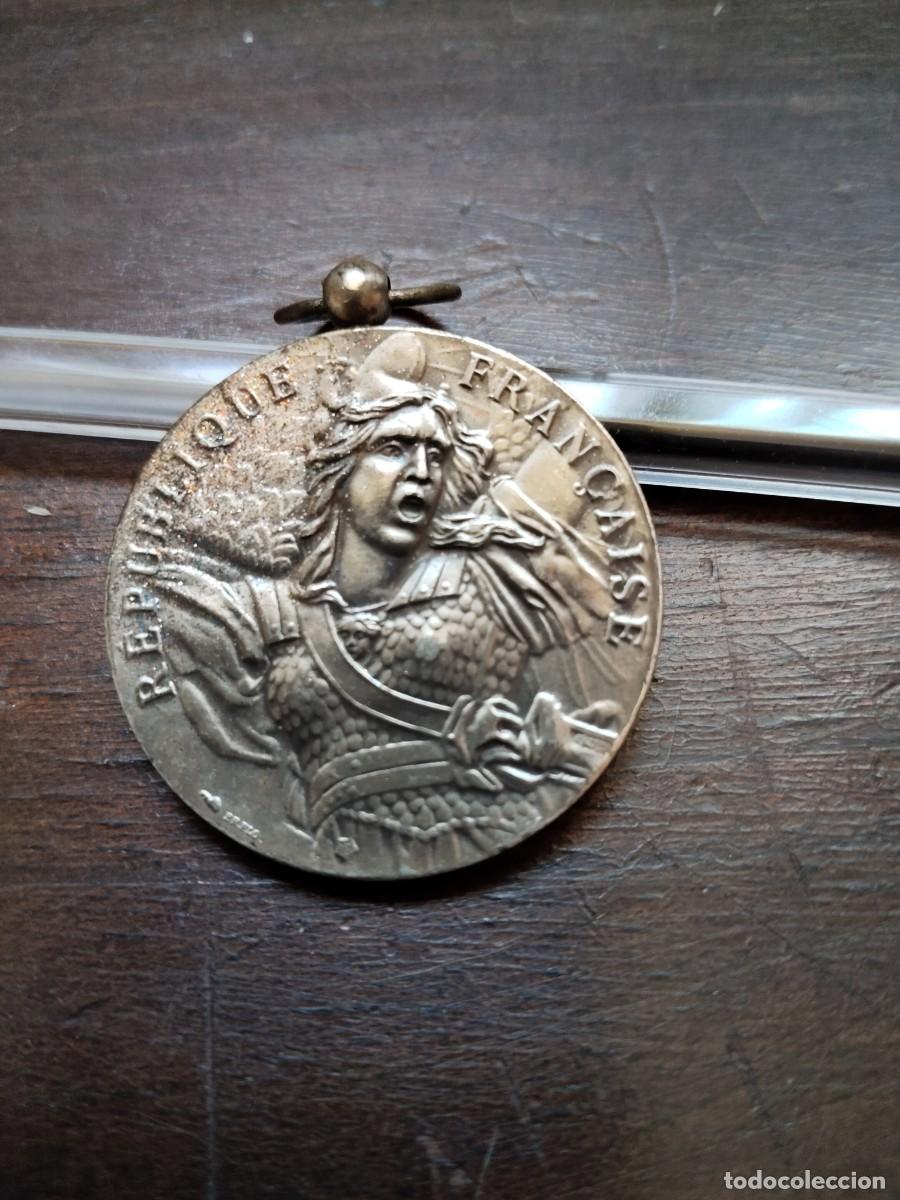 Militaria: Francia. Medalla Armee Nation. Defensa Nationale. Original.