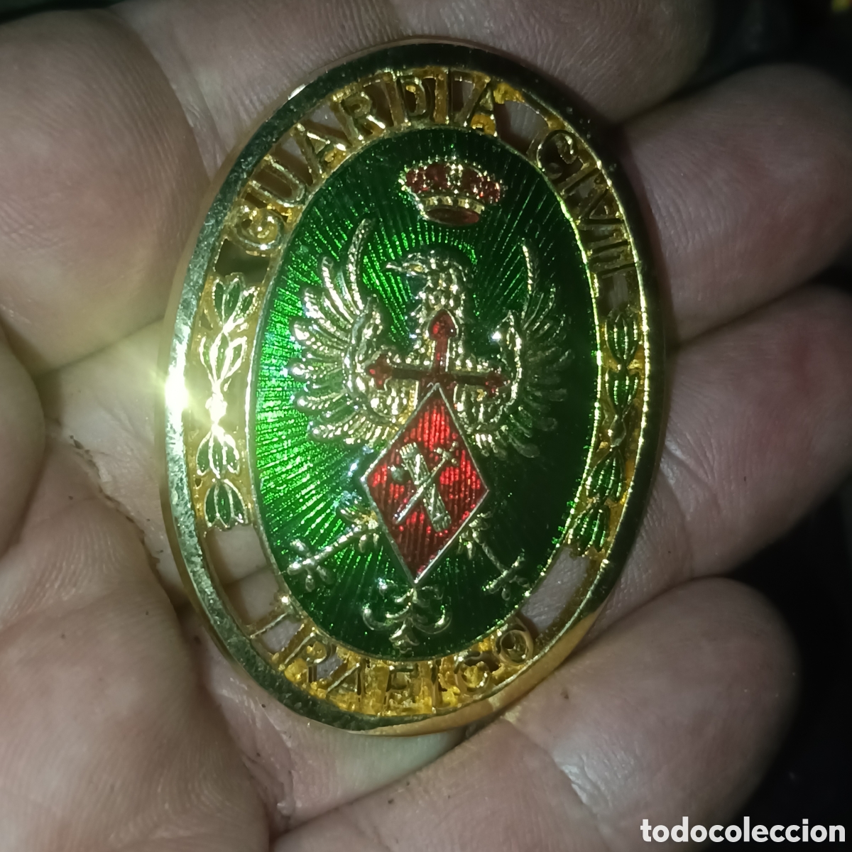 Militaria: Distintivo de pecho de la agrupaci&oacute;n de Tr&aacute;fico de la Guardia civil