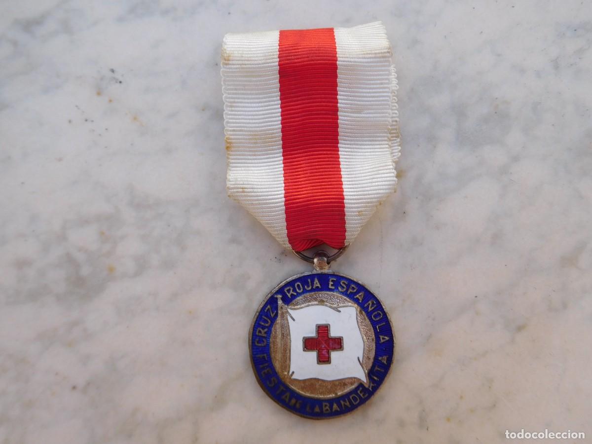 Militaria: Medalla fiesta de la banderita de la cruz roja espa&ntilde;ola