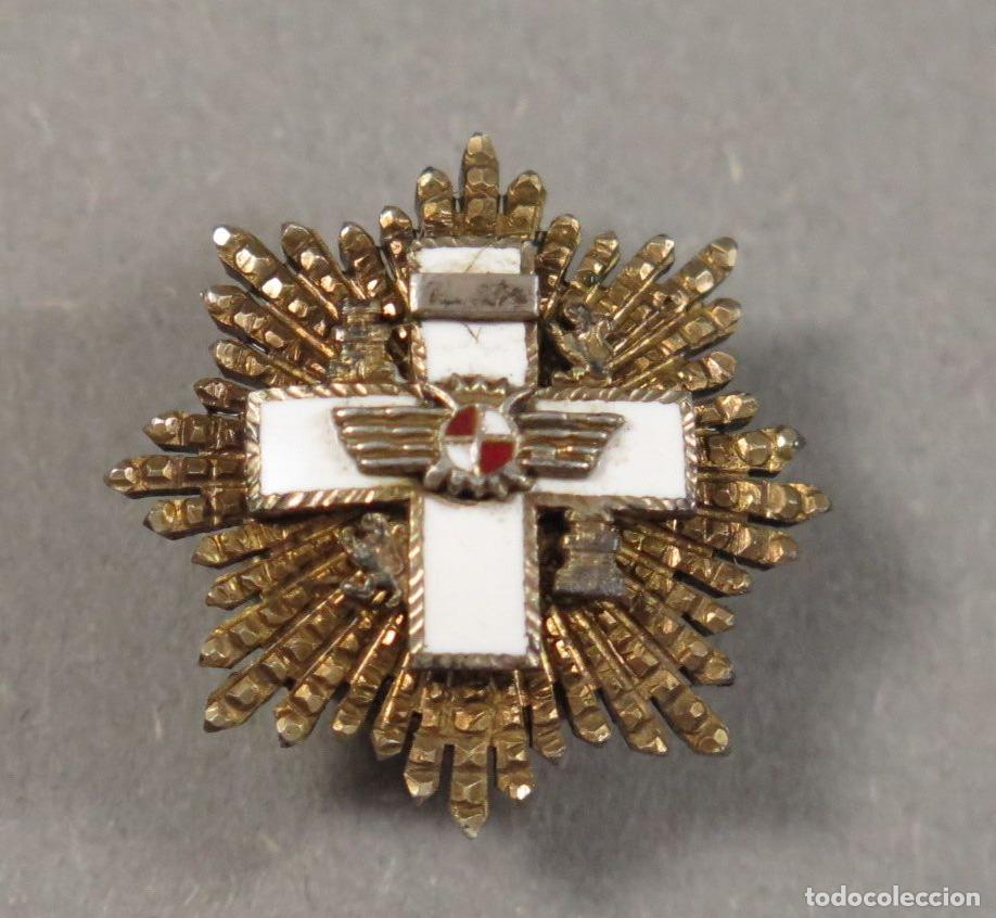 Militaria: INSIGNIA OJAL, MERITO MILITAR Aeron&aacute;utico. PLATA Y PLATA DORADA.