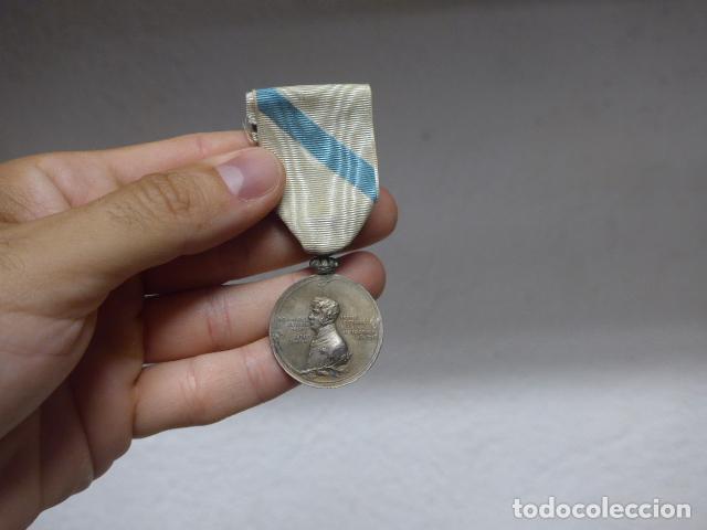 Militaria: Antigua medalla del Centenario de los combates de Puente Sampayo, 1909. Centenario Independencia