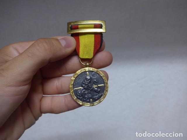 Militaria: Antigua medalla de la campa&ntilde;a de guerra civil, original.