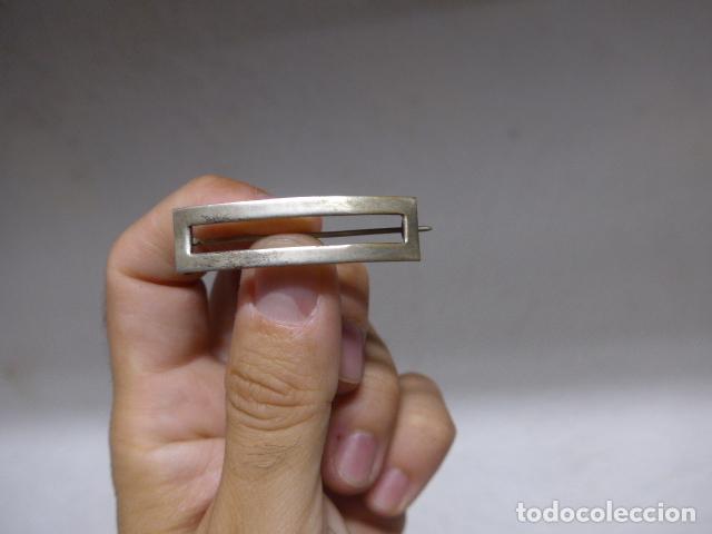 Militaria: Antiguo pasador o prendedor de medalla espa&ntilde;ola en plata, original.