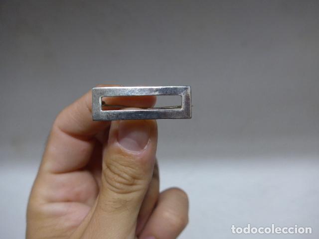 Militaria: Antiguo pasador o prendedor de medalla espa&ntilde;ola en plateado, original.