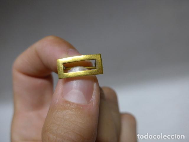Militaria: Antiguo peque&ntilde;o pasador o prendedor de medalla en miniatura, original