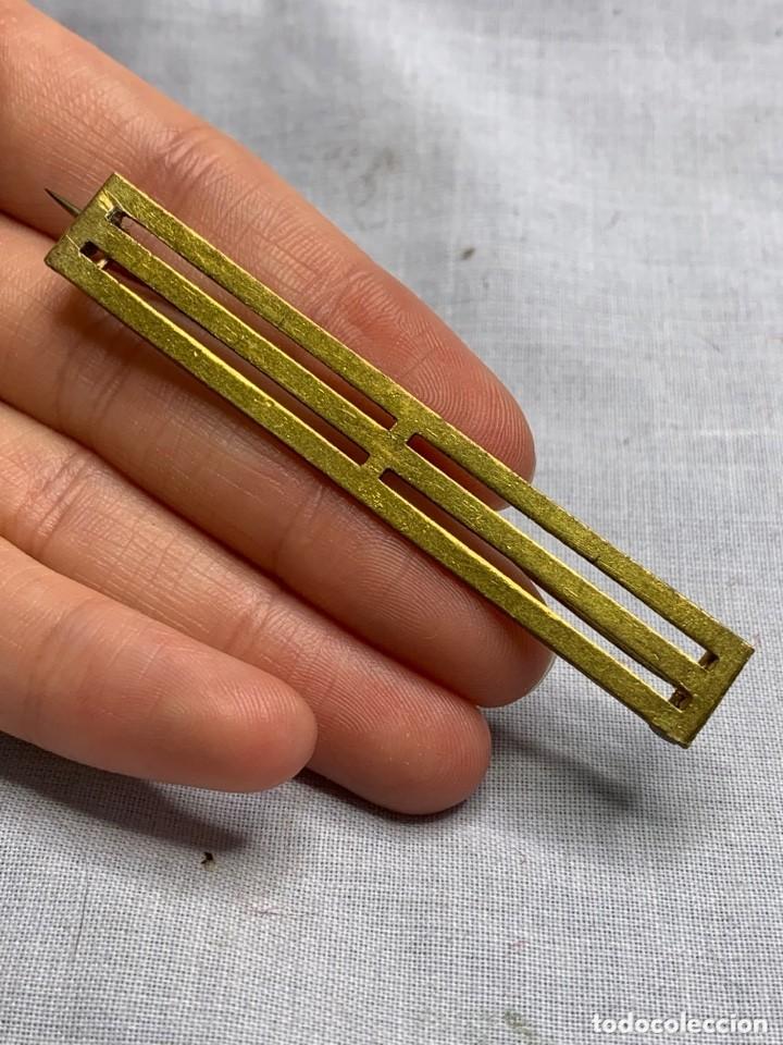 Militaria: ANTIGUO PRENDEDOR DOBLE DE BISAGRA PARA CINTAS DE 3 CM PASADOR