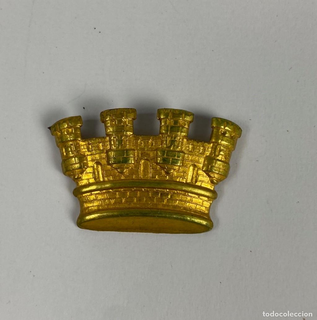 Militaria: CORONA MURAL sobredorada parte de antigua condecoraci&oacute;n 32mm CASTELLS