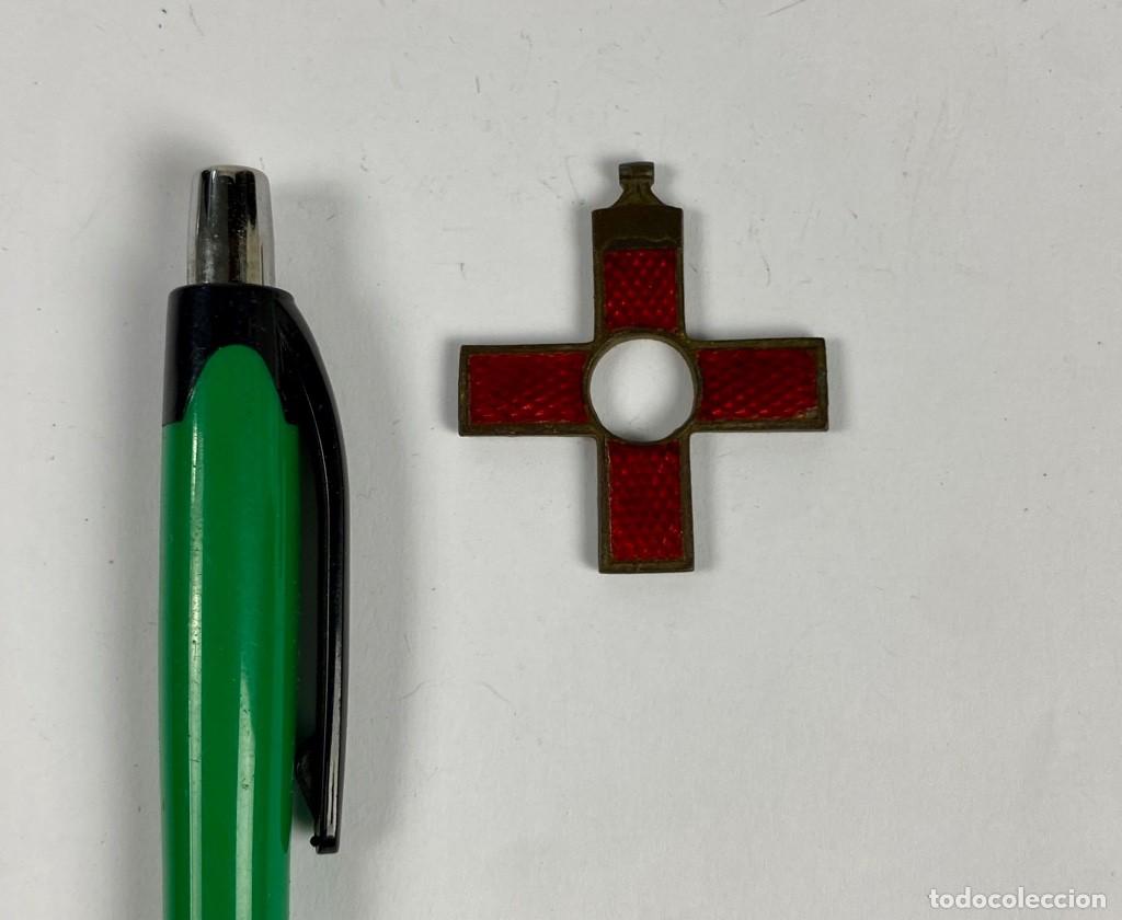 Militaria: Componente de condecoraci&oacute;n CRUZ ESMALTE ROJO Castells 6