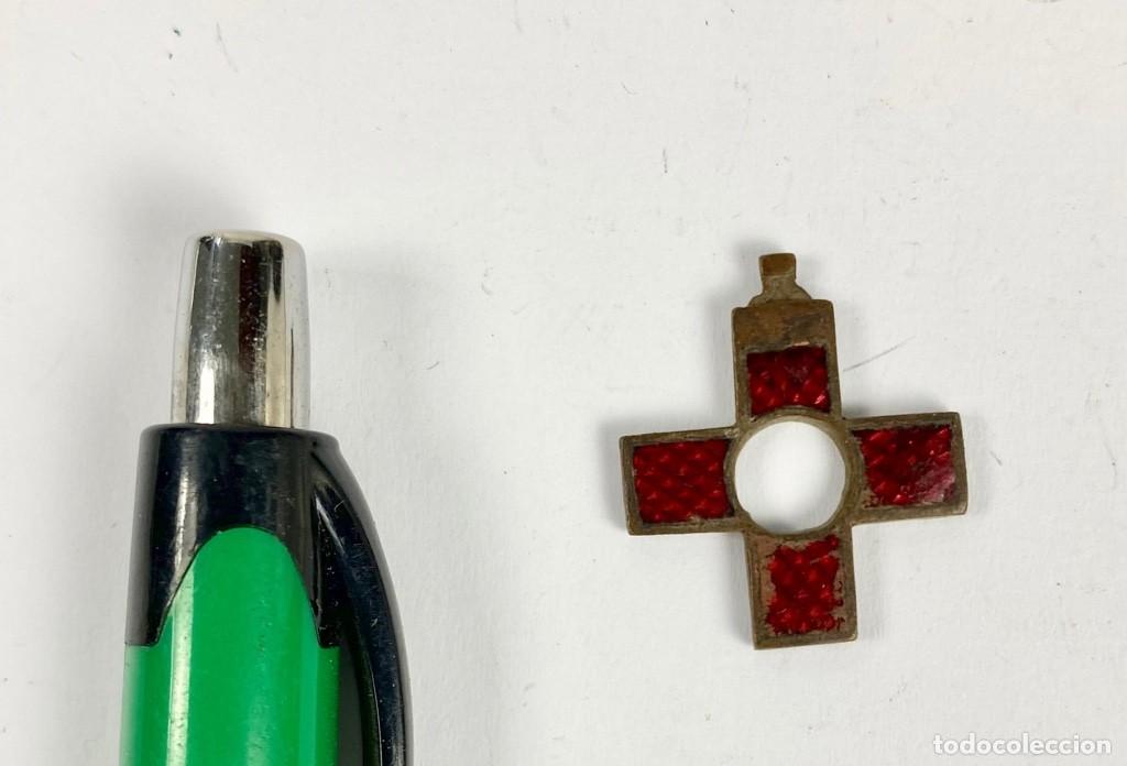 Militaria: Componente de condecoraci&oacute;n CRUZ ESMALTE ROJO Castells 8