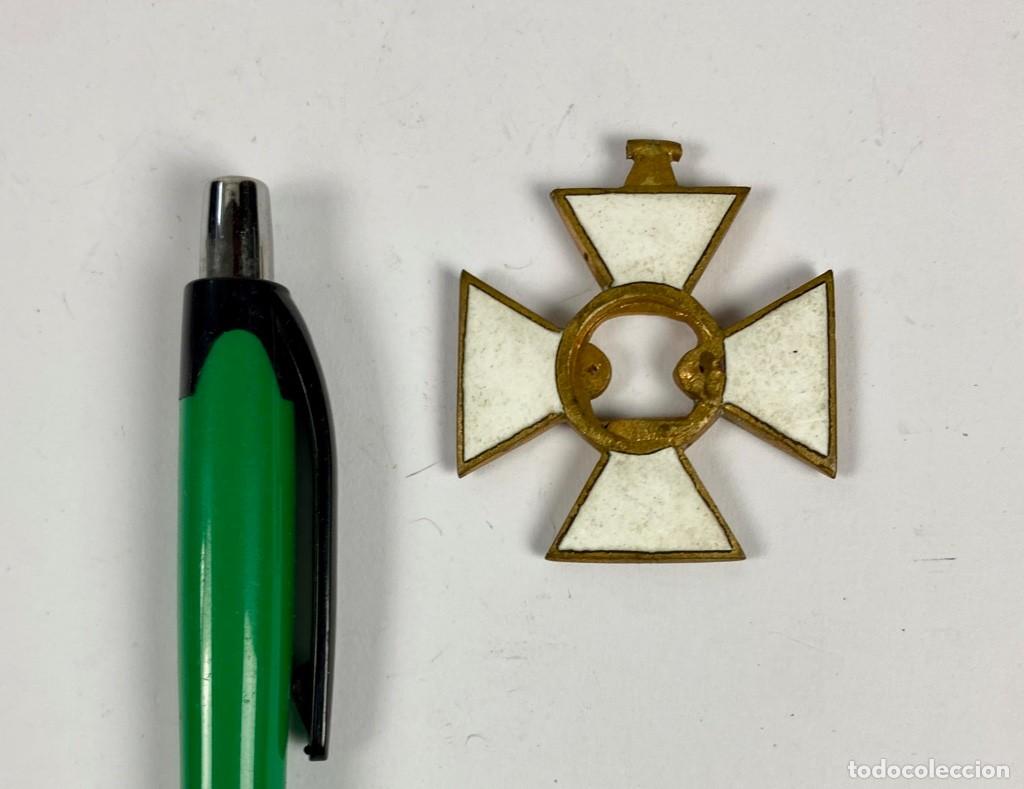 Militaria: Componente de condecoraci&oacute;n CRUZ ESMALTE BLANCO Castells 9