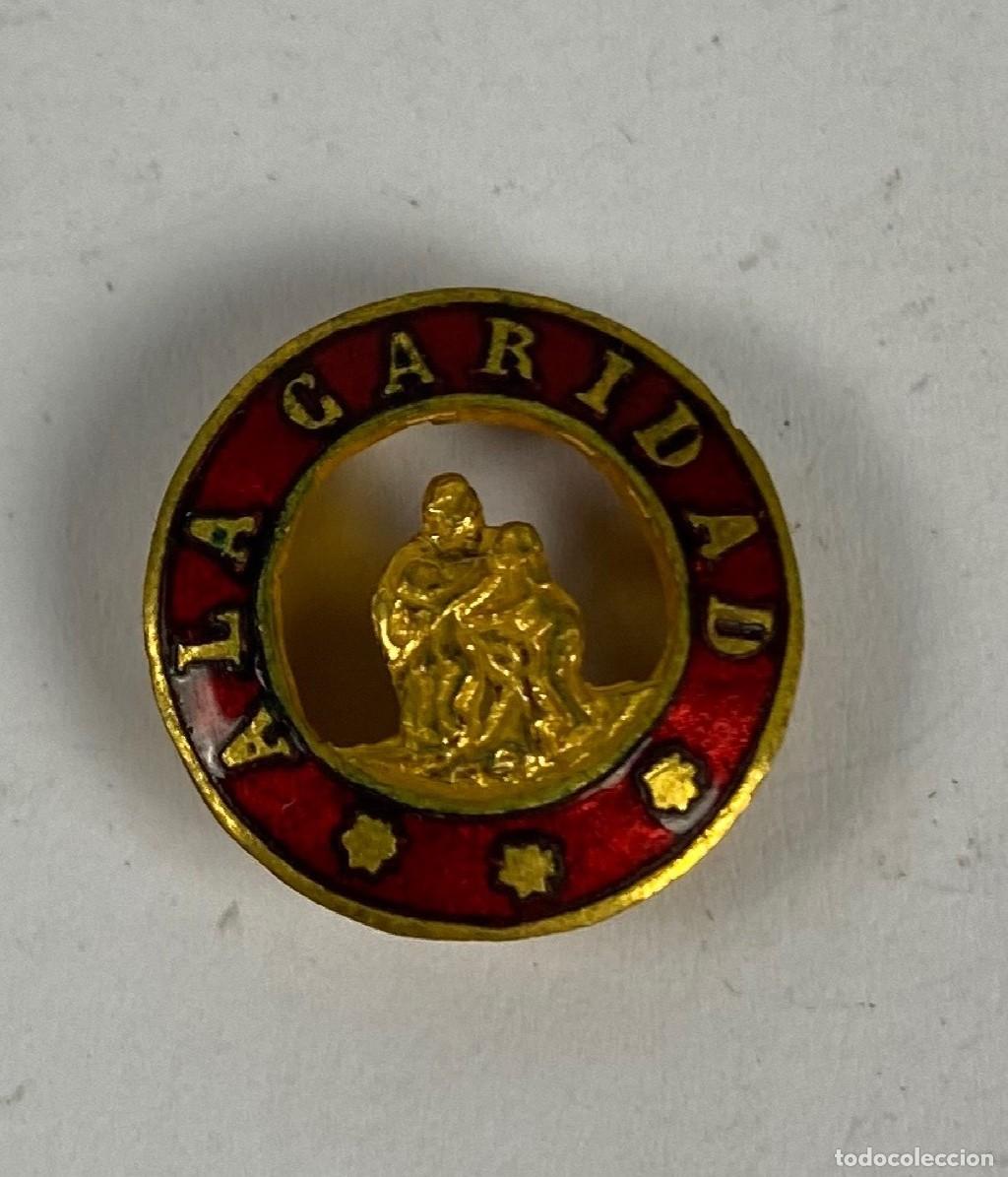Militaria: Componente de condecoraci&oacute;n CENTRO SOBREDORADO y esmaltado A LA CARIDAD Castells 25