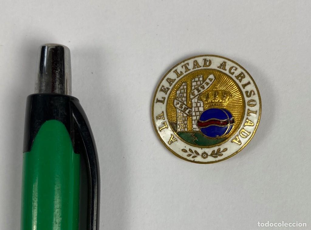 Militaria: Componente de condecoraci&oacute;n CENTRO SOBREDORADO y esmaltado A LA LEALTAD ACRISOLADA Y Cat&oacute;lica Castel